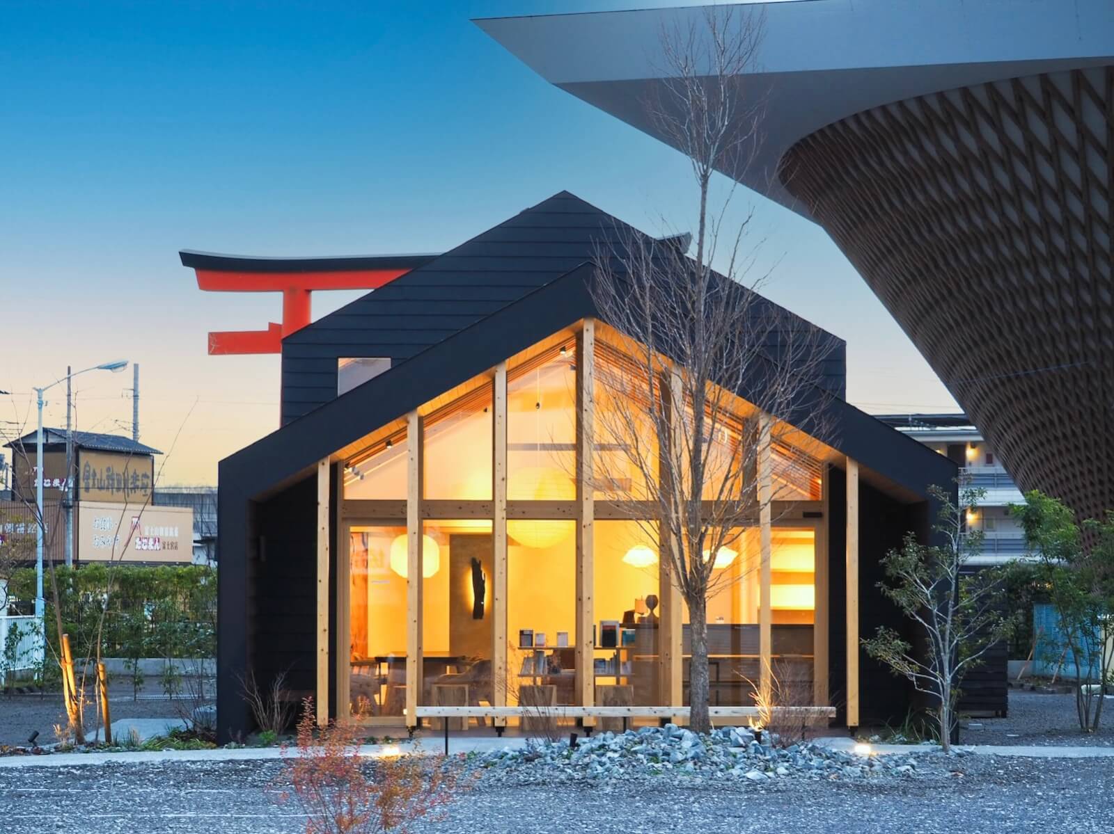 静岡県富士宮市に、国産天然木でしつらえた 【1日1組限定】まちなか