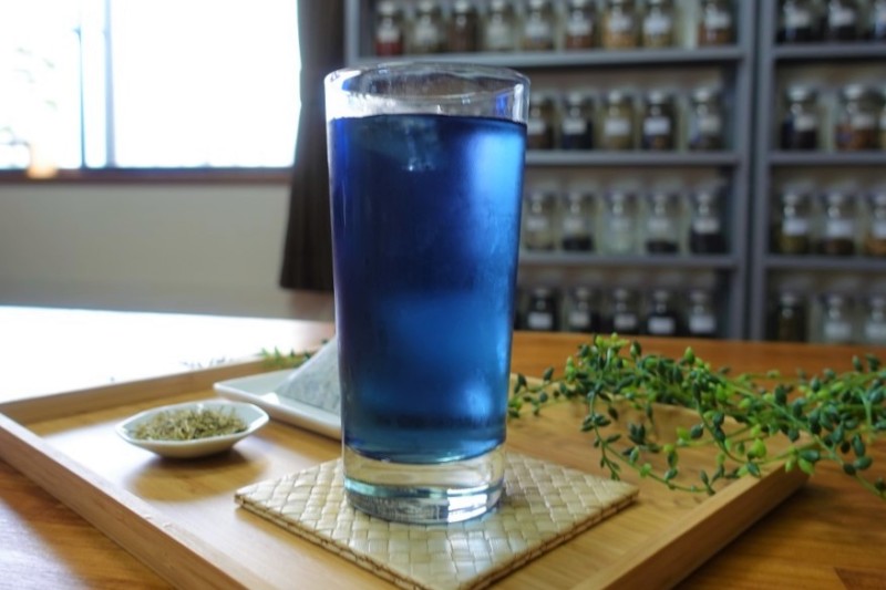 美しいブルーのマジックハーブティー | 業務用紅茶・ハーブ卸なら 葉楽