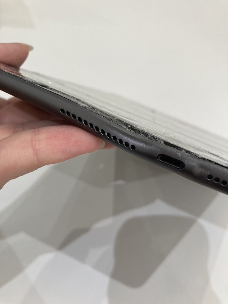 東郷店】iPad 第9世代の割れたフロントパネル交換と歪み矯正【愛知県