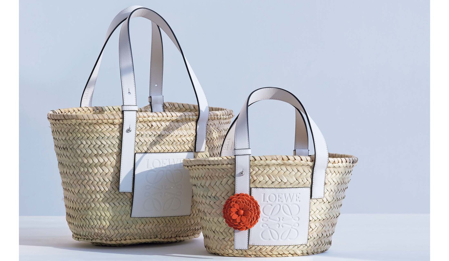 毎年売り切れるロエベのかごバッグ、今年は爽やかな「白」が登場