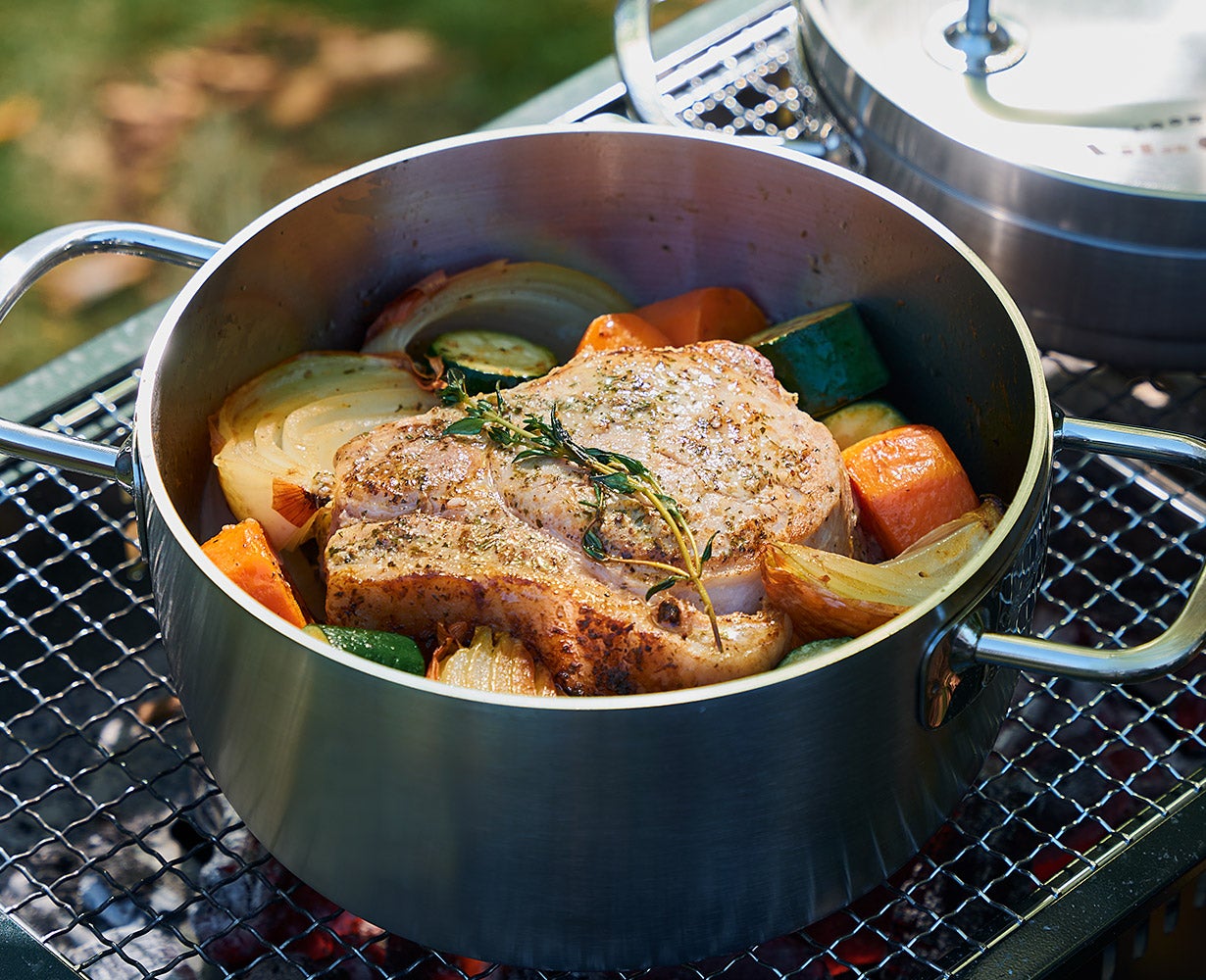 深鍋＋浅鍋の一台二役。ステンレス鍋の老舗ビタクラフトが作る