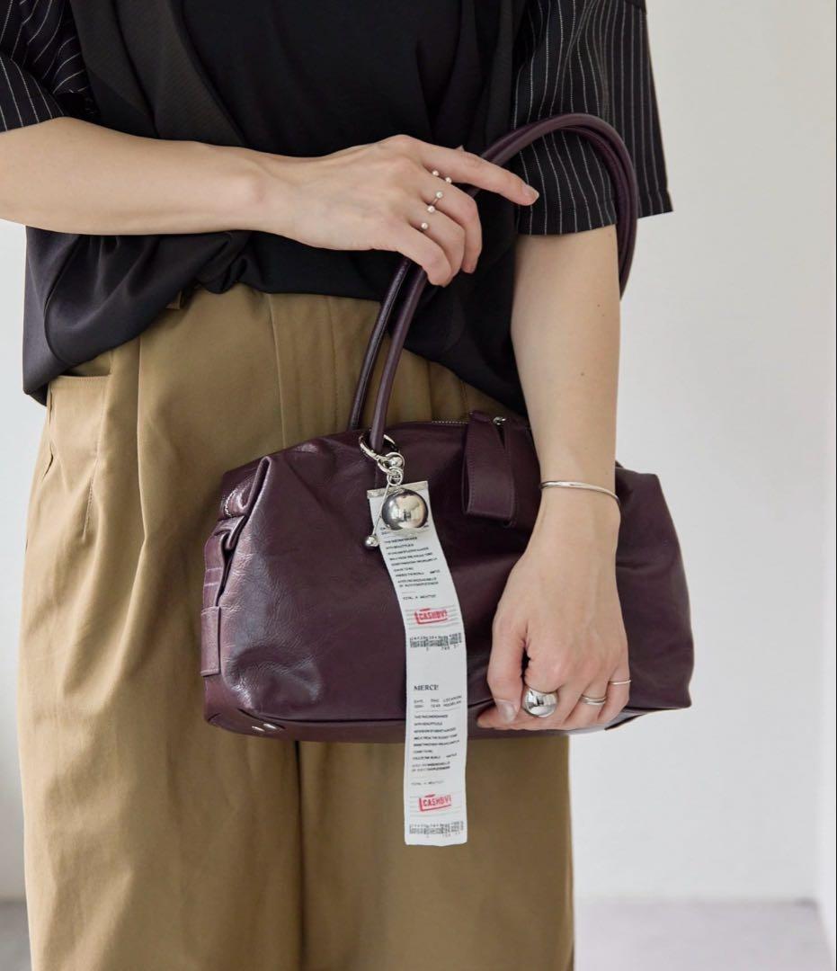 チャーム付きear PAPILLONNERロングハンドルボストンバッグ ear PAPILLONNER（イア パピヨネ） ボストンバッグ 「本革/380g