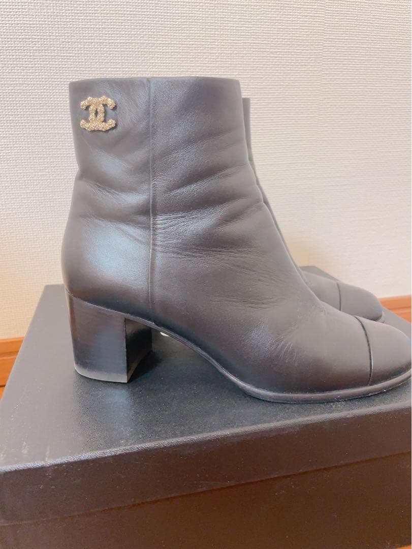 【お値下げ】CHANEL ブラックレザーショートブーツ　38.5 楽天市場】CHANEL シャネル ショートブーツ レースアップ 編み上げ