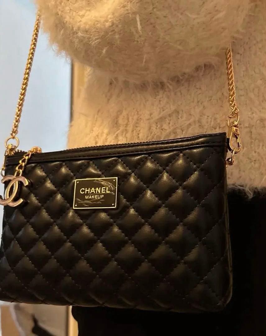 美品 シャネル ノベルティ ポーチ ショルダーチェーン付き 希少 早い者勝ち 早い者勝ち♡CHANEL ノベルティ ポーチ チェーンバッグの通販はau PAY