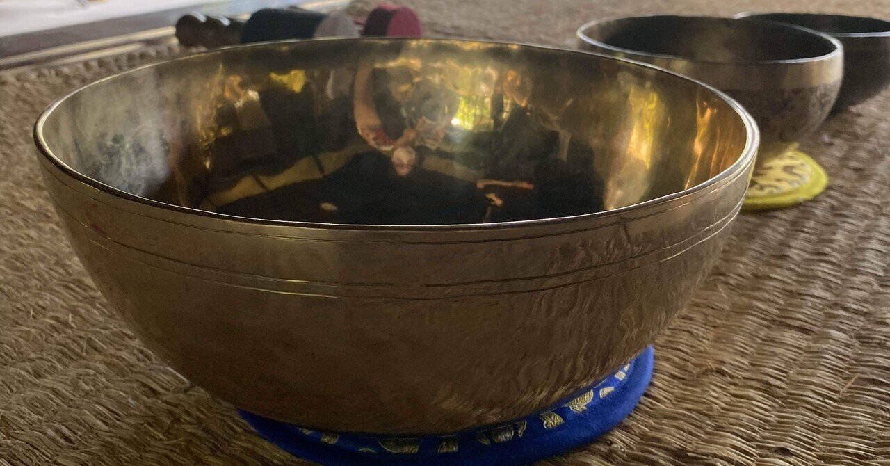 シンギングボウルの選び方は「揃えるより、内に響く音を。」｜MAAYA