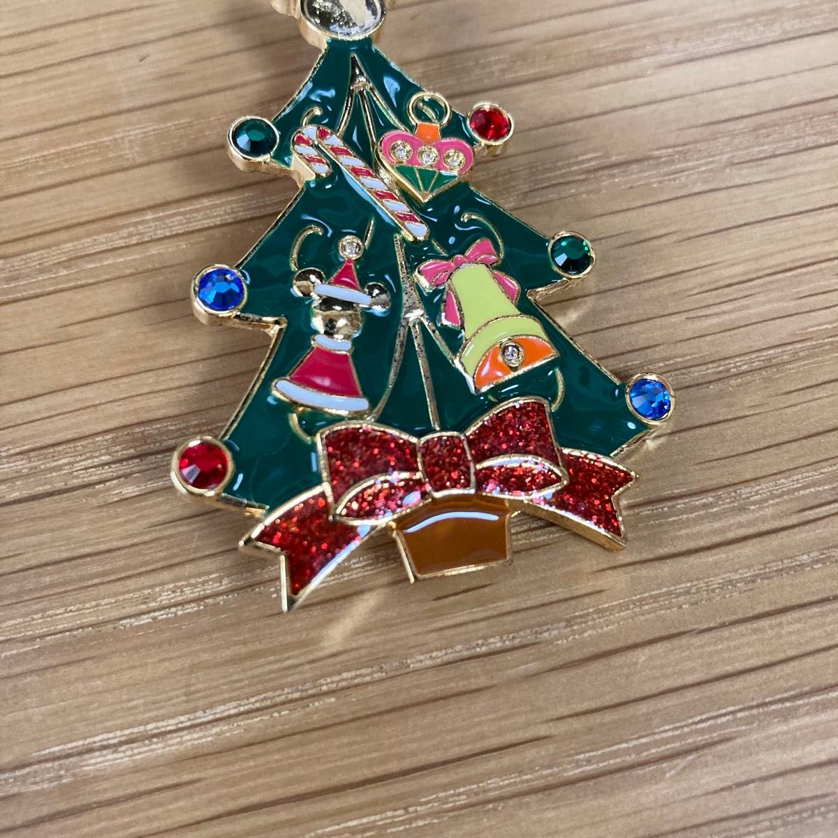 ディズニーストア クリスマスツリー ピンバッジ 2004年 非売品｜Yahoo