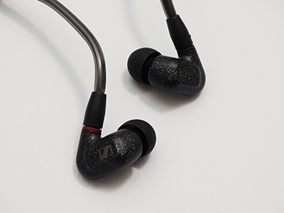 今こそ“有線イヤホン”で聴こう！ ゼンハイザー渾身の新製品「IE 300