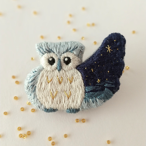 送料無料》刺繍ブローチ 動物モチーフ フクロウ 縁起物 星 夜空 敬老の